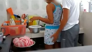 In vacanza cagna matura succhia un video porno nonne con nipoti grosso cazzo in cambio di una sborrata facciale