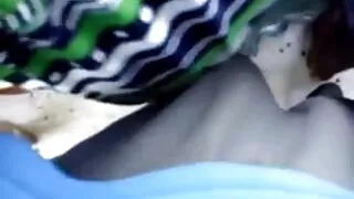 Ha fatto la masturbazione anale davanti alla nonne poeno telecamera fino all'orgasmo completo