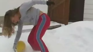 A pelo corto ragazza è pronta a scopare con le corde sulle sue porno nonne pompinare mani