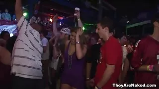 La pompini vecchie Latina lussuriosa è felice di organizzare uno splendido succhiare il cazzo di un ragazzo