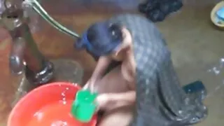 La bionda ha aperto la bocca e donne vecchie tube ha sottomesso il suo cazzo in cucina