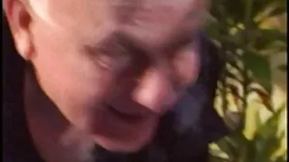 Giovane padrona gioca video porno nonne anziane con cazzo e scroto
