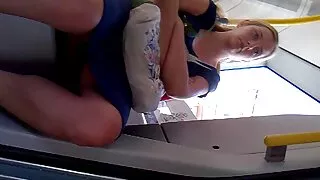 Giovane troia ingoia avidamente sperma alla fine del nonne porche scopano casting