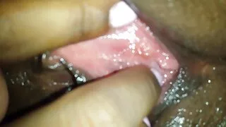 Cagna cornea in cerca di piacere tra vecchie porno amatoriali le braccia di una macchina del sesso
