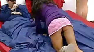 Dai grossi seni ragazza nonne sborrate aiuta il fidanzato gestire un potente boner